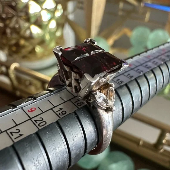 1990s Garnet Statement Ring Size 8 - Picture 9 of 11